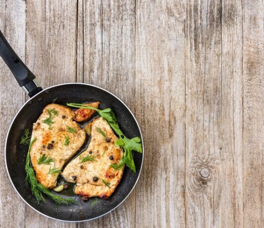 Грудка индейки на сковороде: мягкая и сочная