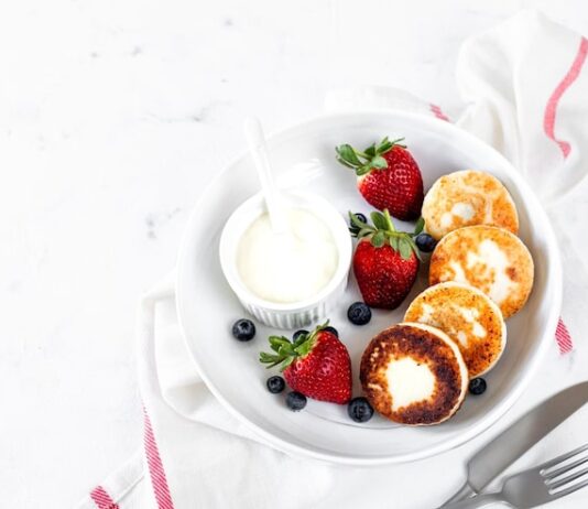 Оладушки на кефире с сыром и колбасой