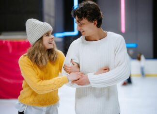 Как понять, что парень влюблен в тебя в школе