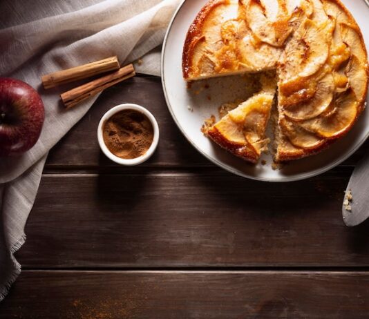 Пышная Шарлотка с Яблоками в Духовке