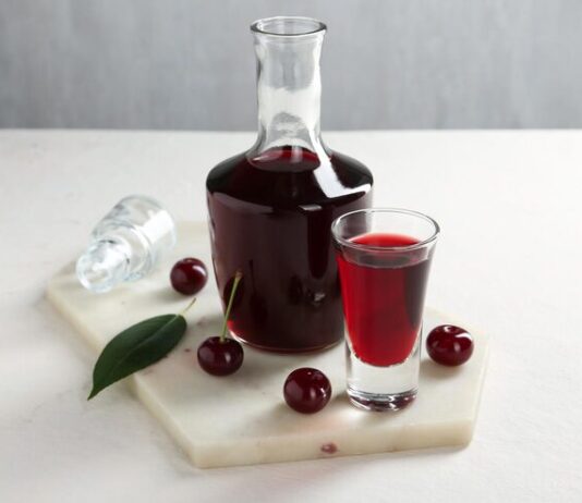 Настойка черноплодной рябины на водке: домашние рецепты