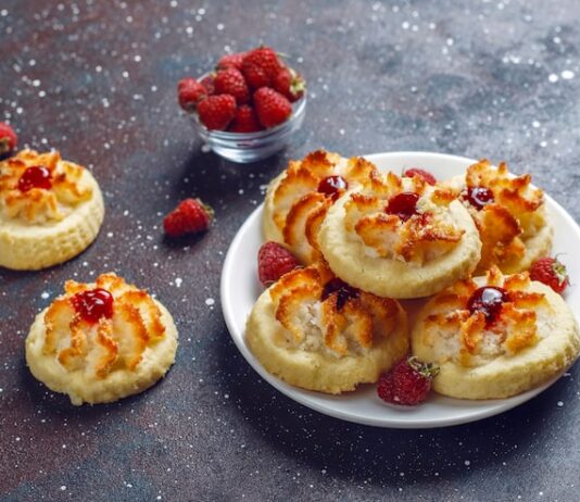 Ватрушки из сушек с творогом в духовке