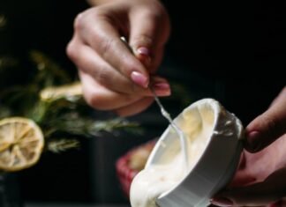 Пельмени на сковороде: вкусно и просто с сметаной