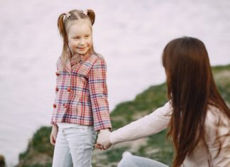 Короткие статусы про дочку со смыслом