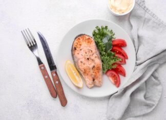 Сочные стейки форели в духовке в фольге