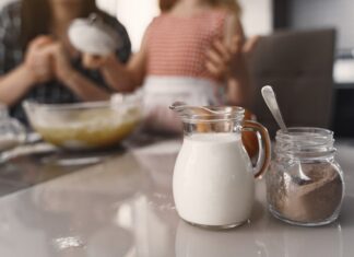 Прокисшее молоко: идеи для домашних блюд