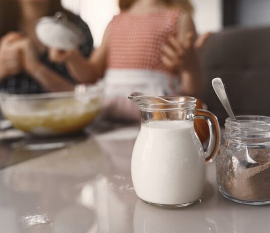 Прокисшее молоко: идеи для домашних блюд