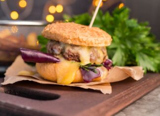 Готовим Гамбургер с Котлетой и Сыром в Домашних Условиях