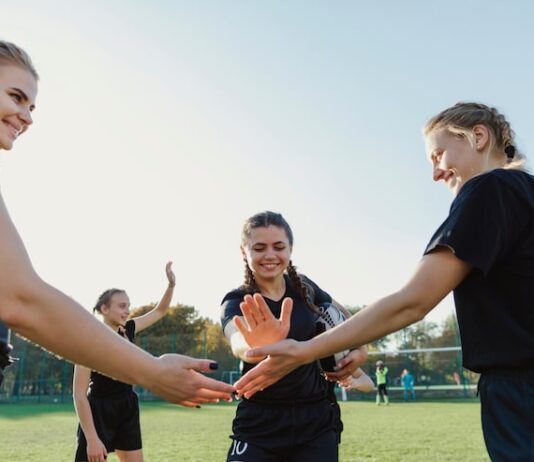 Поддержка команды кричалками на спортивных соревнованиях