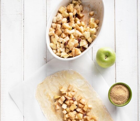 Яблочный штрудель: классический рецепт в домашних условиях