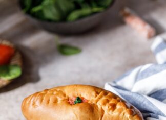 Дрожжевые пирожки с начинкой в духовке