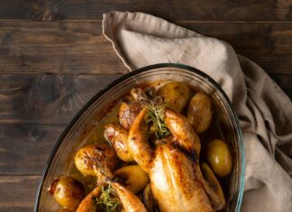 Тушеная свинина с картошкой в духовке