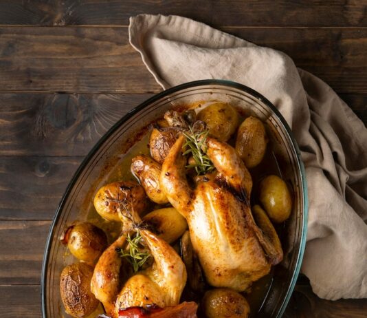 Тушеная свинина с картошкой в духовке