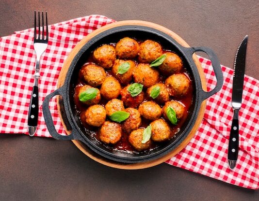 Тефтели в сливочном соусе на сковороде