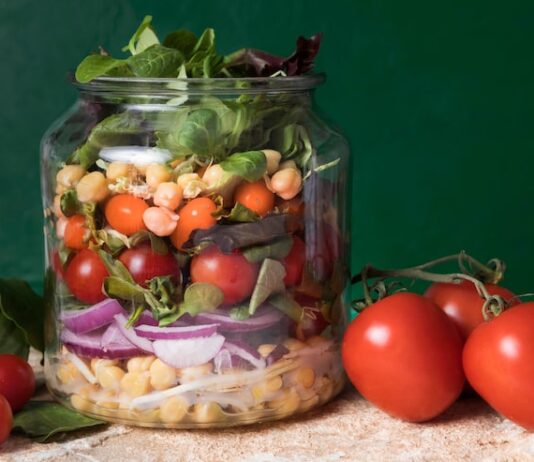 Фасолевый салат на зиму в банках