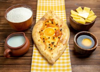 Слоеное дрожжевое хачапури с сыром в духовке