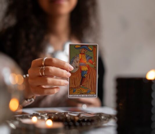 Сочетание 7 Мечей и Верховной Жрицы в Таро
