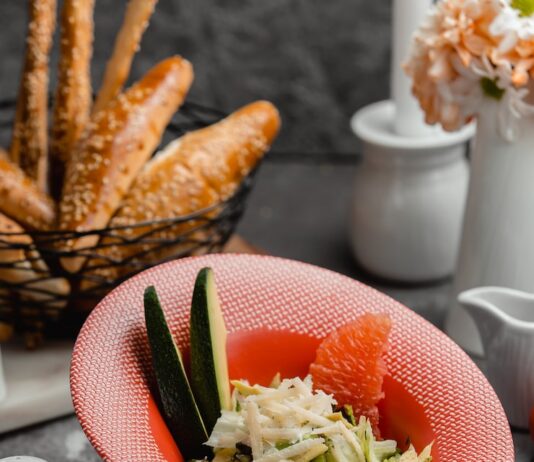 Крабовые палочки с морковью по-корейски и яйцом: салатный рецепт