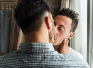 Поцелуй в лоб от мужчины: психологический смысл