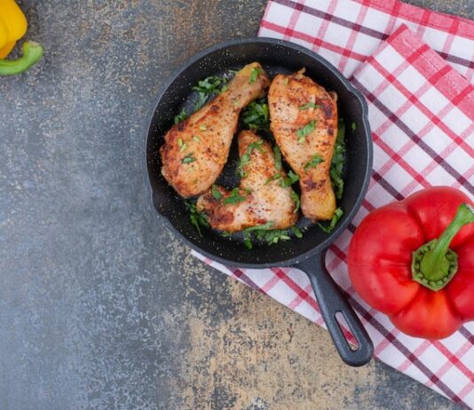 Окорочка со сметанной подливкой