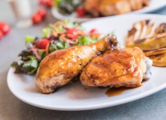 Куриные бедра в духовке с соевым соусом