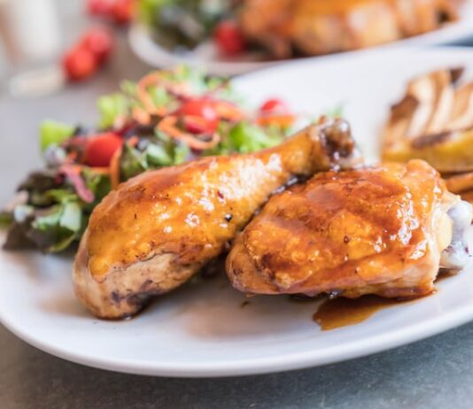 Куриные бедра в духовке с соевым соусом