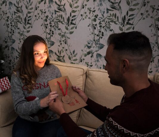 Любовное письмо мужчине: слова, трогающие до слез на расстоянии