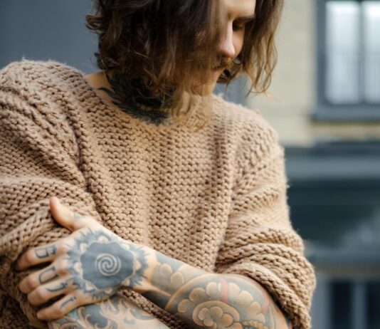 Тату крылья на руке у девушек: значение и символика