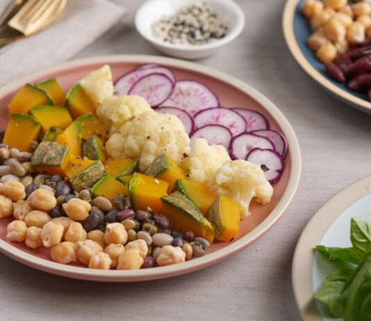 Фасолевый салат с шампиньонами