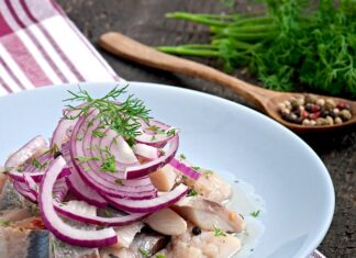 Рецепт салата с красной рыбой