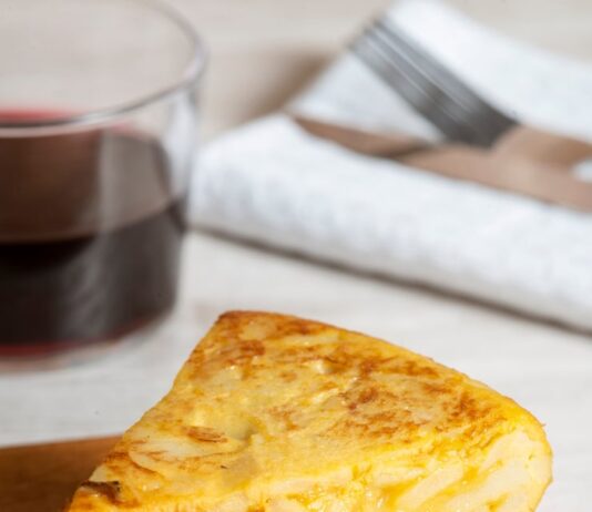 Картофельные стожки с фаршем и сыром в духовке