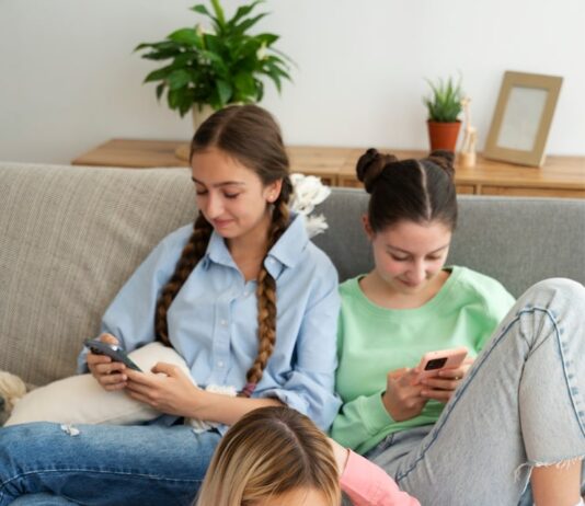 Названия для группы девочек в WhatsApp