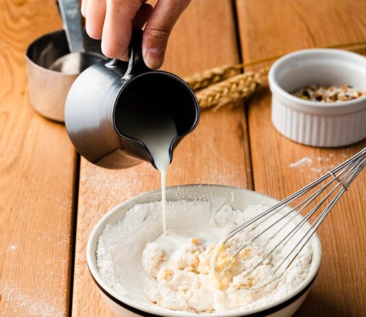 Тесто на блины: молоко и вода