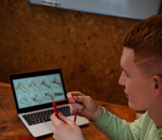 Гадание онлайн: думает ли он обо мне