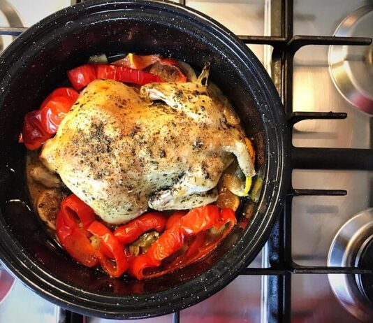 Как приготовить курицу с луком и морковью на сковороде