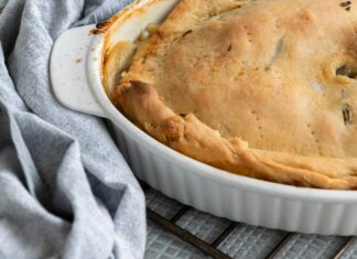 Рыбный пирог на кефирном заливном тесте