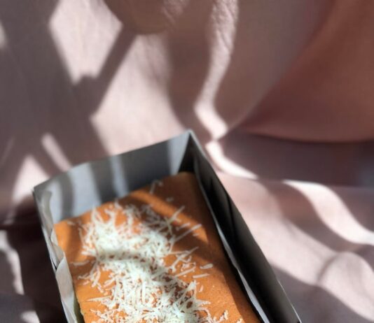 Бисквит на кефире в духовке: простой рецепт