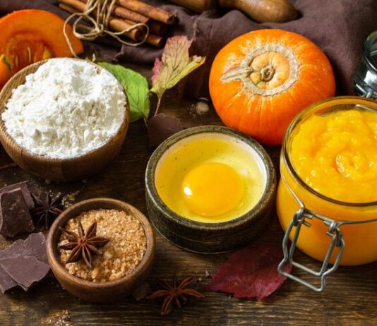 Тыквенный манник на кефире с лимонной заливкой