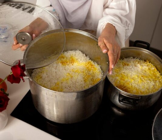 Плов со свининой в кастрюле: пошаговый рецепт на плите