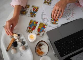 Гадание на картах онлайн: бесплатный взгляд в будущее