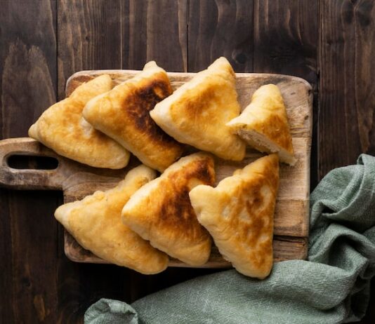 Сладкие пирожки с морковью в духовке из дрожжевого теста