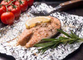 Стейк из форели в духовке в фольге