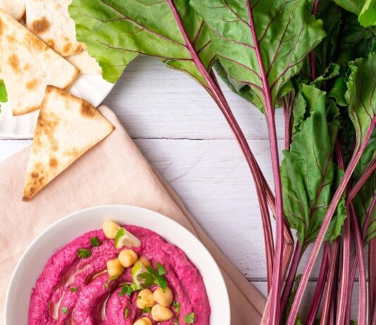 Салат из красной свеклы с чесноком и грецкими орехами