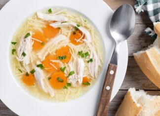 Вкусный куриный суп с лапшой: рецепт