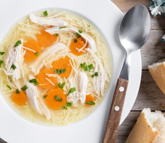 Вкусный куриный суп с лапшой: рецепт