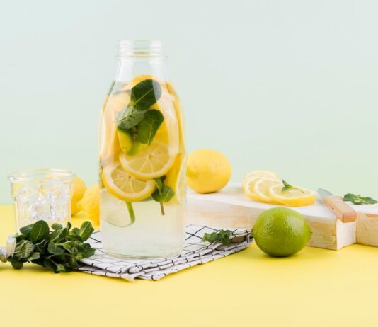 Вода с лимоном и огурцом для похудения