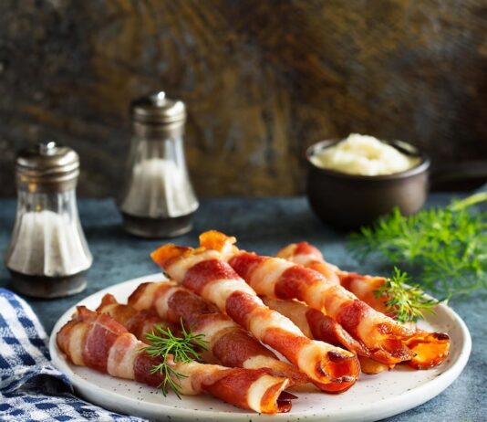 Простые и вкусные рулетики с беконом