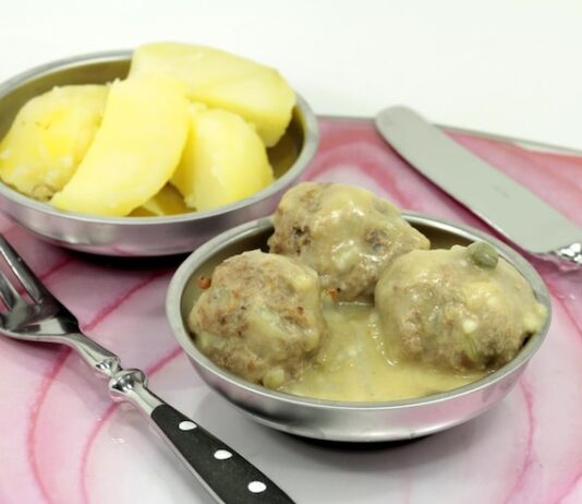 Ежики с картошкой в духовке с подливкой