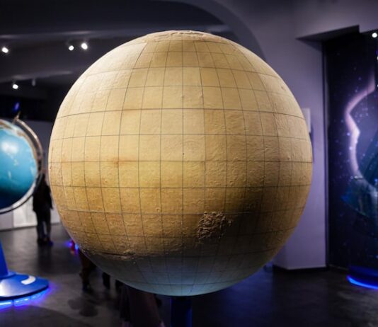 Самая большая планета земной группы