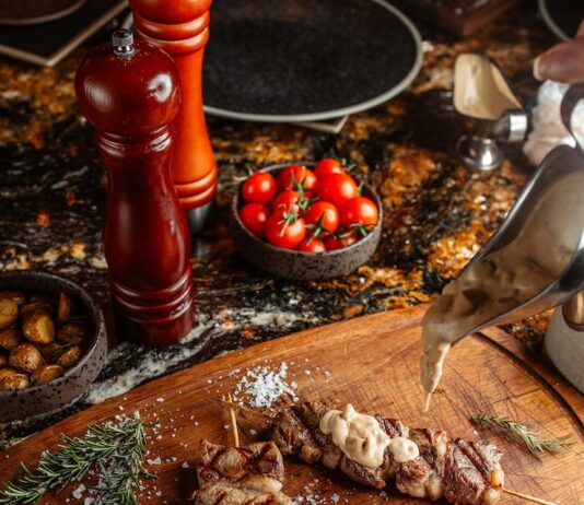 Люля-кебаб из баранины на шампурах